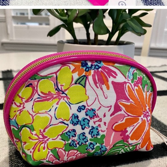 Lilly Pulitzer for Target Handbags - Lilly Pulitzer nwt cosmetics bags 2 a set